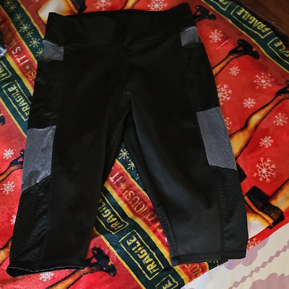 SHEIN Black Capri Leggings with Gray Panels